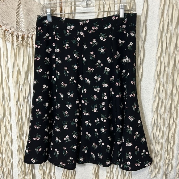 Kate Spade Flora Crepe Skirt Size 8 - Picture 5 of 10